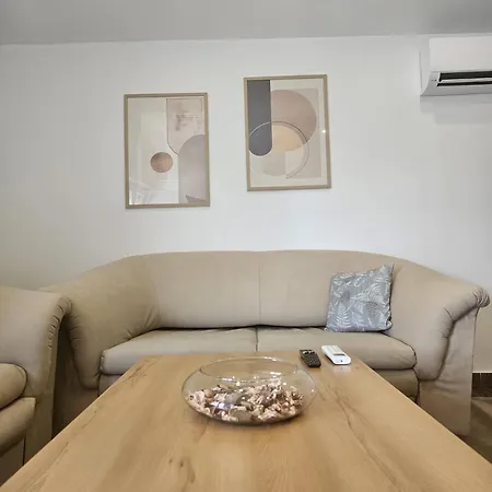 Tea And Tamara Pirovac