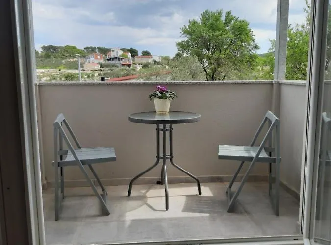 Tea And Tamara Pirovac